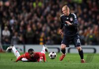 FUSSBALL  International CHL 09/10 :  Arjen Robben (re., FCB) gegen Patrice Evra (li., ManU)