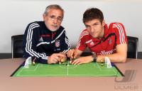 Fussball 1. Bundesliga : Gerd Mueller mit Thomas Mueller , FC Bayern Muenchen