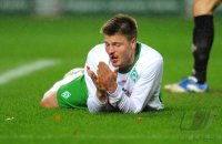 Fussball 1. Bundesliga, Saison 2011/2012:  Sebastian Proedl (SV Werder Bremen) muss verletzt ausgewechselt