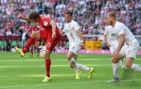 Fussball 1. Bundesliga Saison 15/16: FC Bayern Muenchen - FC Augsburg