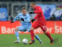 Fussball 2. Bundesliga:  Dominik Stahl  (li, 1860 Muenchen) gegen Daniel Adlung (Cottbus)