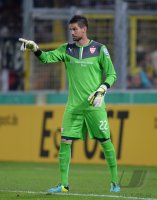 Fussball DFB Pokal 2. Runde 13/14: Torwart Thorsten Kirschbaum (VfB Stuttgart)