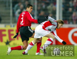 Fussball 1. Bundesliga: Koeln - Leverkusen, Zweikampf