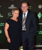 Fussball, 1. Bundesliga Saison 2012/2013: Trainer Thomas Schaaf posiert mit Ehefrau Astrid