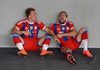 Fussball 1. Bundesliga 2014/2015: Xherdan Shaqiri (FC Bayern Muenchen) und Franck Ribery (FC Bayern Muenchen)