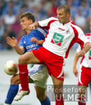 FUSSBALL 1. Bundesliga: Schalke - Koeln, Zweikampf