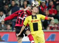 Fussball 1. Bundesliga: Leverkusen - Dortmund, Zweikampf