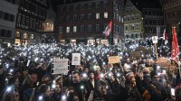 Lichtermeer fuer die Demokratie auf dem Tuebinger Marktplatz