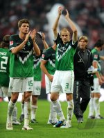 Fussball 1. Bundesliga Saison 2010/2011: Sebastian Proedl, Petri Pasanen (v.li., SV Werder Bremen)