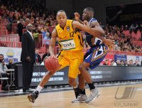 Basketball 1. Bundesliga 13/14:  Walter Tigers Tuebingen - Eisbaeren Bremerhaven