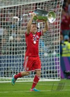 Fussball Champions League Finale 2013:  JUBEL Franck Ribery (FC Bayern Muenchen) mit Pokal