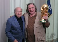 Fussball  International  FIFA Praesident Blatter (Schweiz) und Schauspieler Depardieu (Frankreich)