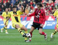 Fussball 1. Bundesliga: Leverkusen - Dortmund, Zweikampf
