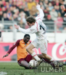 Fussball 1. Bundesliga: Stuttgart - Kaiserslautern, Zweikampf