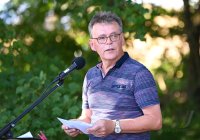 KZ Gedenkstaette Hailfingen -Tailfingen: Einweihung der Gedenkwand Flugzeughalle