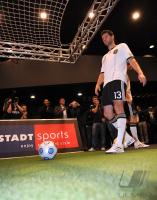 Fussball Nationalmannschaft : ADIDAS WM 2010 Trikot Vorstellung