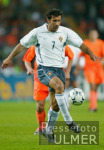FUSSBALL Testlnderspiel Holland - Portugal   Luis FIGO (P) am Ball