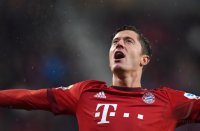 Fussball 1. Bundesliga 15/16: FC Augsburg - FC Bayern Muenchen