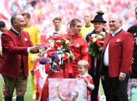 Fussball 1. Bundesliga Saison 16/17: FC Bayern Muenchen - SC Freiburg
