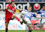 Fussball 1. Bundesliga: Duisburg - Stuttgart, Zweikampf