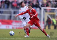 Fussball 3. Bundesliga:  Maximilian Haas (re, FC Bayern II) gegen Marius Laux (li, Offenbach)