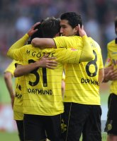 1. Fussball Bundesliga: (v. li.) BVB JUBEL nach dem TOR ZUM 1:0, Mario Goetze, Nuri Sahin