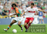 Fussball 1. Bundesliga: Bremen - Stuttgart, Zweikampf