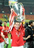 Fussball CHL  FINALE 2008  FERDINAND  (ManU) mit CHL Pokal