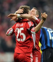 Fussball CHL  Saison 2010/2011: JUBEL Thomas Mueller mit Bastian Schweinsteiger (v.li., FC Bayern Muenchen)