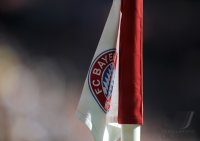 Fussball 1. Bundesliga, Saison 2011/2012:  FC Bayern Muenchen Eckfahne mit dem bestickten Bayern Logo