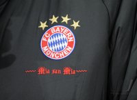 Fussball CHL  Saison 2011/2012:  FCB LOGO mit dem Slogan MIA SAN MIA