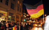 FUSSBALL WM 2010, Fans feiern in Bremen auf der Strasse