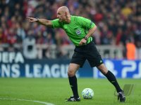 FUSSBALL INTERNATIONAL  CHL HALBFFINALE 11/12: Schiedsrichter Howard Webb (ENG)