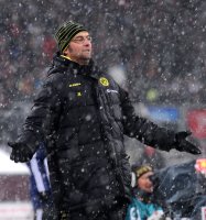 Fussball 1. Bundesliga : Trainer Juergen Klopp im Schneetreiben (Borussia Dortmund)