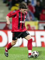 Fussball Uefa Cup: Leverkusen, VORONIN Einzelaktion am Ball