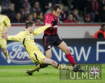 Fussball UCL: Leverkusen - Liverpool, Zweikampf