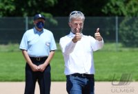 Softball 1. Bundesliga 2021: First Pitch Oberbuergermeister Boris Palmer (Die Gruenen)