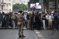 Olympische Spiele Paris 2024: Tausende von Polizisten und Soldaten sichern Eroeffnungsfeier