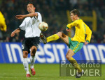 Fussball - EM-Qualifikation: Deutschland - Litauen, Zweikampf
