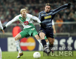 Fussball UCL: Bremen - Mailand, Zweikampf