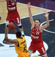 Basketball 1. Bundesliga 14/15 Hauptrunde:  Walter Tigers Tuebingen - Brose Baskets Bamberg