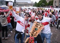 Fussball DFB Pokal Finale 24/25: Arminia Bielefeld - VfB Stuttgart, Public Viewing auf dem Schlossplatz