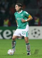 Fussball, Champions League: Werder, FRINGS Einzelaktion