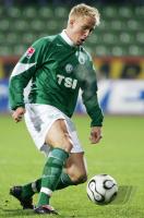 Fussball 1. Bundesliga: Bayer Leverkusen - VFL Wolfsburg, Einzelaktion am Ball.