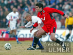 Fussball Bundesliga: Hannover - Hamburger SV, Zweikampf
