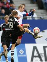 Fussball 1. Bundesliga: Hamburg - Moenchengladbach, Zweikampf