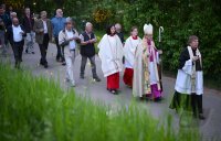Maiandacht mit Lichterprozession mit Gnadenbild der Schmerzhaften Mutter vom Weggental