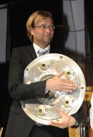 Fussball Deutscher Meister 2010/2011:  Borussia Dortmund; KLOPP mit Meisterschale