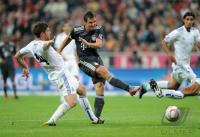 FUSSBALL Testspiel : XABI ALONSO OLANO (li, Real Madrid)  Miroslav Klose (re, FC Bayern Muenchen)