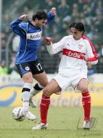 Fussball 1. Bundesliga: Arminia Bielefeld - VfB Stuttgart, Zweikampf